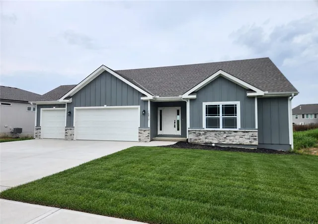 Photo 2 of Single family home for sale at 16810 Nw 124th Street, Platte City, MO 64079 | MLS# 2614734 | Listing updated on 2026-09-29
