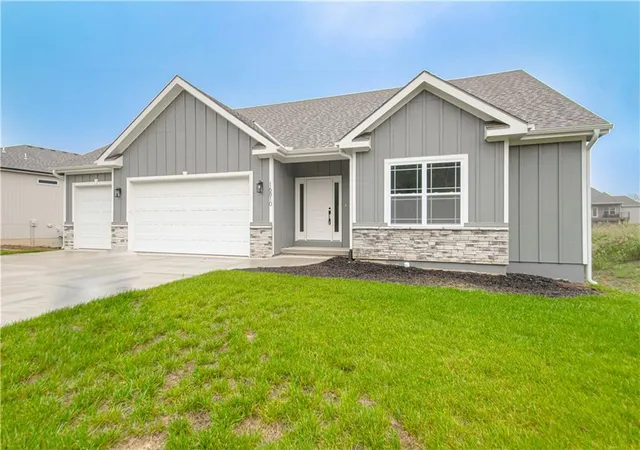 Photo 2 of Single family home for sale at 16810 Nw 124th Street, Platte City, MO 64079 | MLS# 2614734 | Listing updated on 2026-10-16