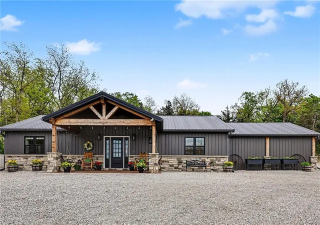 Homes for sale in Mapleton, KS | 16 S Lakeview Rd, Mapleton, KS 66754 | MLS# 2614761