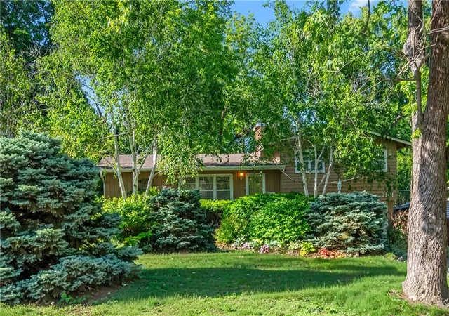 Photo 2 of Sale Pending at 2101 Ne 62nd Street, Kansas City, MO 64118 | MLS# 2614775 | Listing updated on 2026-09-14