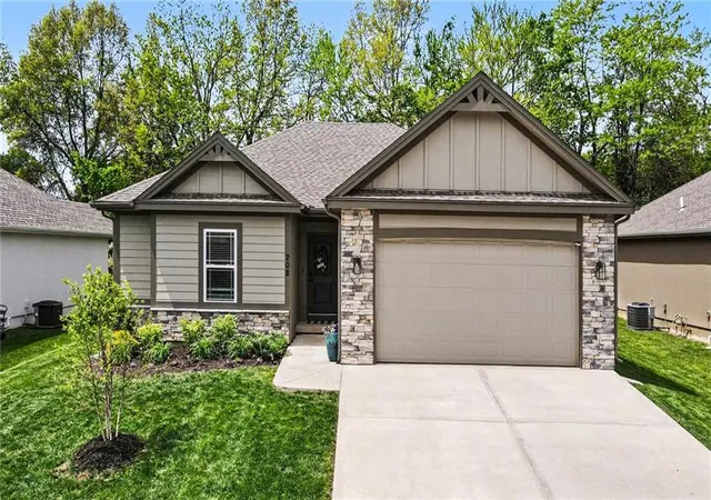 Photo 1 of Single family home for sale at 208 S Marimack Ct, Kearney, MO 64060 | MLS# 2614776 | Listing updated on 2026-09-24