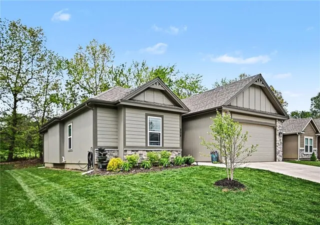 Photo 3 of Single family home for sale at 208 S Marimack Ct, Kearney, MO 64060 | MLS# 2614776 | Listing updated on 2026-09-24