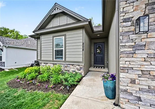 Photo 3 of Single family home for sale at 208 S Marimack Ct, Kearney, MO 64060 | MLS# 2614776 | Listing updated on 2026-09-24