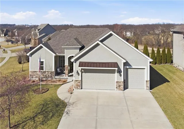 1st image of 17710 Mission Ridge Dr, Smithville, MO 64089 | MLS# 2614791