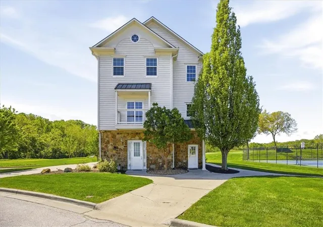 Photo 3 of Single family home for sale at 10875 Allen Way, Kansas City, MO 64152 | MLS# 2614803 | Listing updated on 2026-09-19