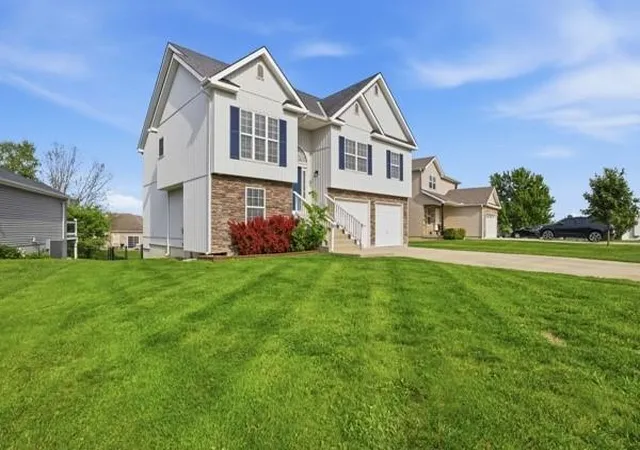 Homes for sale in Warrensburg, MO | 1219 Wildflower Rd, Warrensburg, MO 64093 | MLS# 2614814