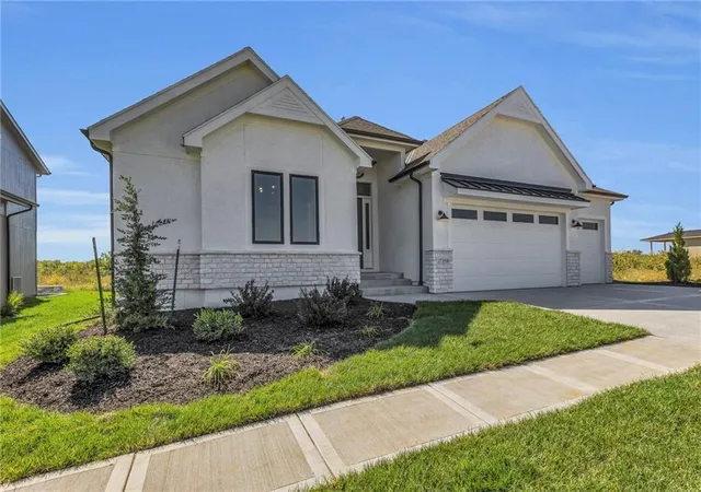 1st image of 9282 Pickering St, Lenexa, KS 66227 | MLS# 2614890