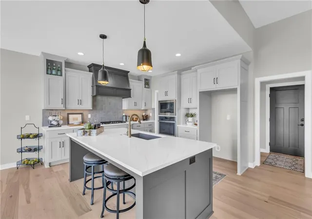 Photo 3 of Sale Pending at 9282 Pickering St, Lenexa, KS 66227 | MLS# 2614890 | Listing updated on 2026-04-17