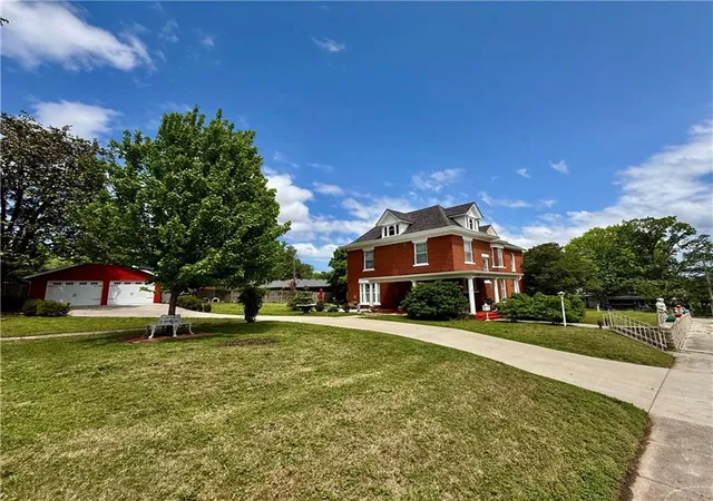 Homes for sale in Lexington, MO | 1618 State St, Lexington, MO 64067 | MLS# 2614894