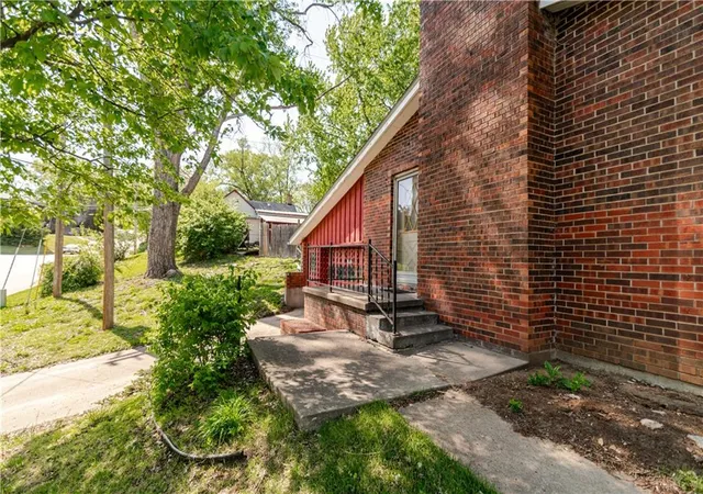Homes for sale in Atchison, KS | 1219 Julia St, Atchison, KS 66002 | MLS# 2614921