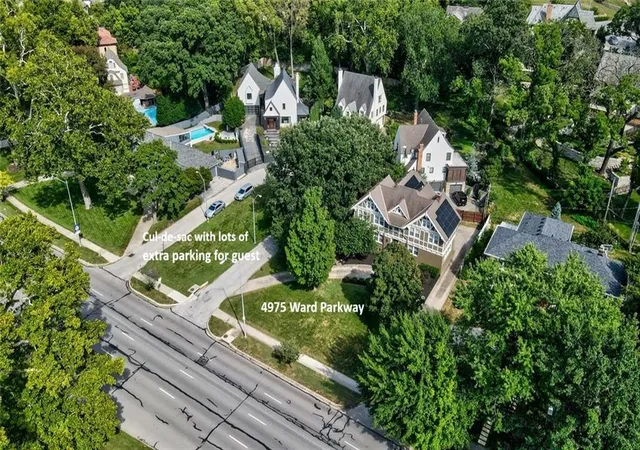 2nd image of 4975 Ward Parkway Blvd, Kansas City, MO 64112 | MLS# 2614926