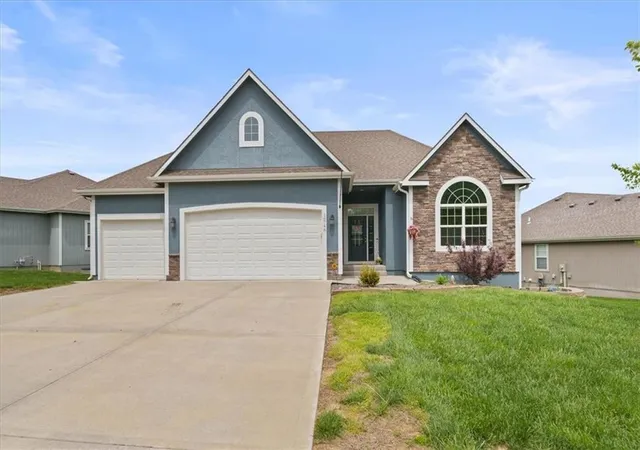 1st image of 16746 Ruby Wy, Basehor, KS 66007 | MLS# 2614932