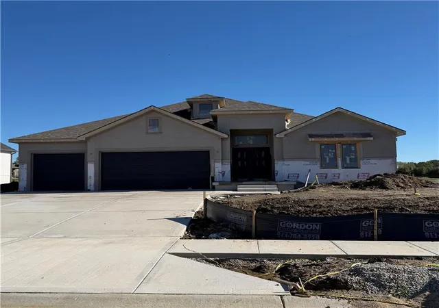 Photo 1 of Single family home for sale at 2339 Foxtail Dr, Kearney, MO 64060 | MLS# 2614933 | Listing updated on 2026-10-08