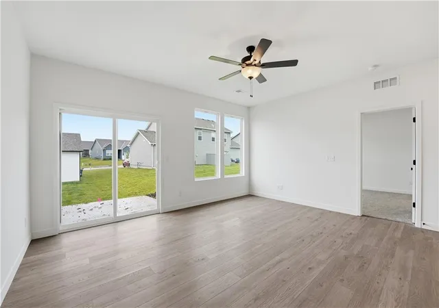 Photo 3 of Sale Pending at 12405 S Acacia Dr, Lee's Summit, MO 64086 | MLS# 2614971 | Listing updated on 2026-09-04