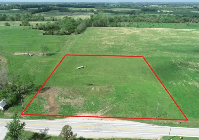 Homes for sale in El Dorado Springs, MO | 6777 E 32 Hwy, El Dorado Springs, MO 64744 | MLS# 2615011