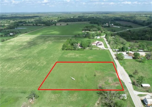 Homes for sale in El Dorado Springs, MO | 6777 E 32 Hwy, El Dorado Springs, MO 64744 | MLS# 2615011