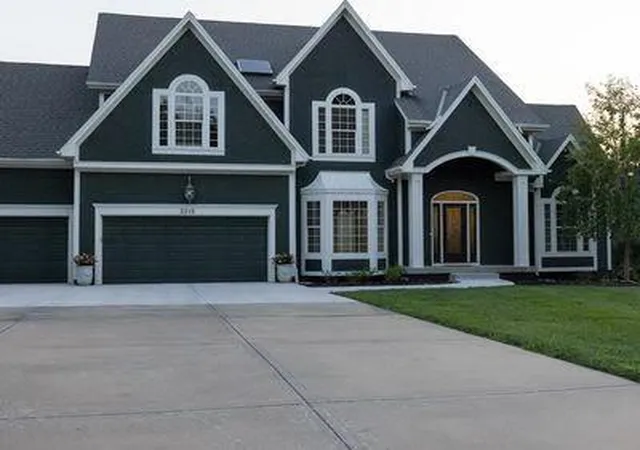 1st image of 2315 Smokey Hill Dr, Lee's Summit, MO 64086 | MLS# 2615015