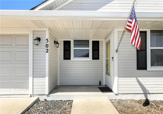 3rd image of 502 S Poseidon Wy, Raymore, MO 64083 | MLS# 2615025