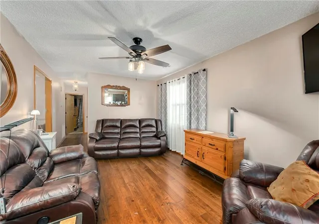4th image of 502 S Poseidon Wy, Raymore, MO 64083 | MLS# 2615025