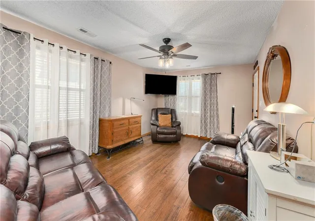 5th image of 502 S Poseidon Wy, Raymore, MO 64083 | MLS# 2615025