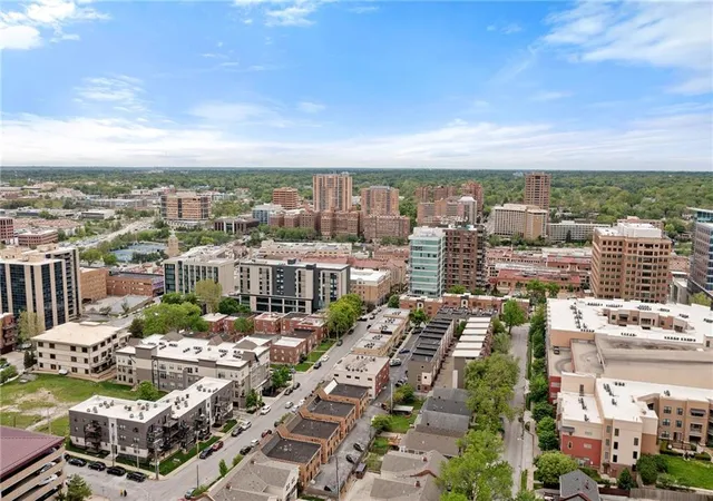 32nd image of 4508 Broadway 1 North N/a, Kansas City, MO 64111 | MLS# 2615063