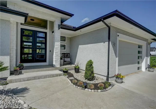 3rd image of 42 Bison Falls Cir, Lake Winnebago, MO 64034 | MLS# 2615067