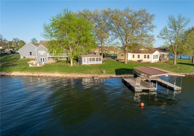 Homes for sale in Gallatin, MO | 106 Angler Pt, Gallatin, MO 64640 | MLS# 2615118