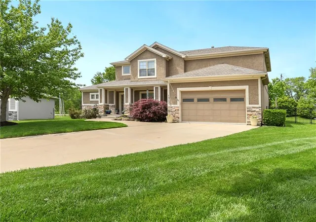 Photo 1 of Single family home for sale at 1917 Sw Sage Cyn Rd, Lees Summit, MO 64082 | MLS# 2615129 | Listing updated on 2026-09-06