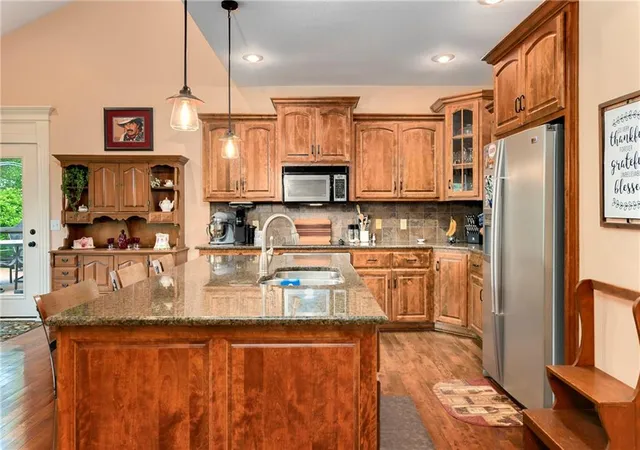 Photo 2 of Single family home for sale at 1917 Sw Sage Cyn Rd, Lees Summit, MO 64082 | MLS# 2615129 | Listing updated on 2026-09-06