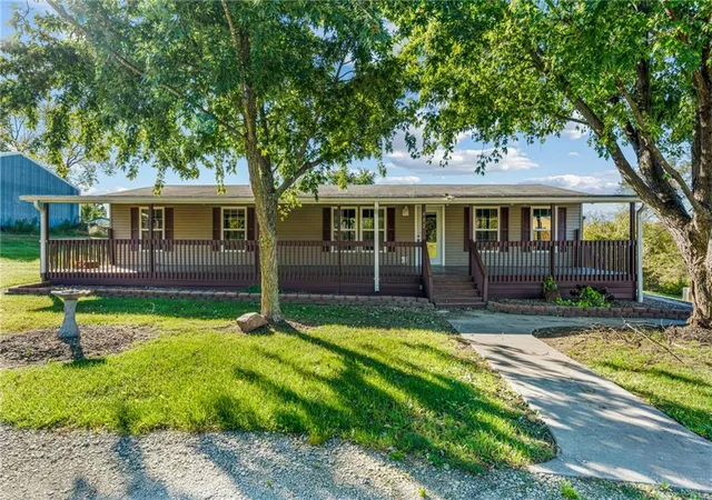 Single family home for sale at 402 W Corrine St, Gallatin, MO 64640 | MLS# 2615187