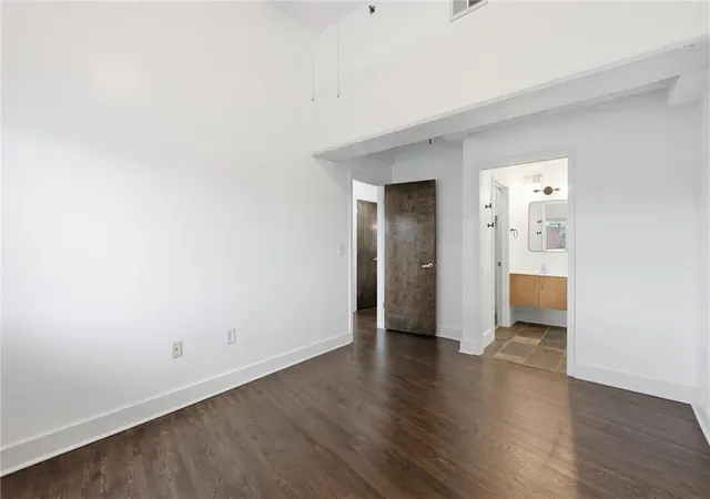 Photo 3 of Condo for sale at 3001 Gillham Rd #206, Kansas City, MO 64108 | MLS# 2615189 | Listing updated on 2026-10-06