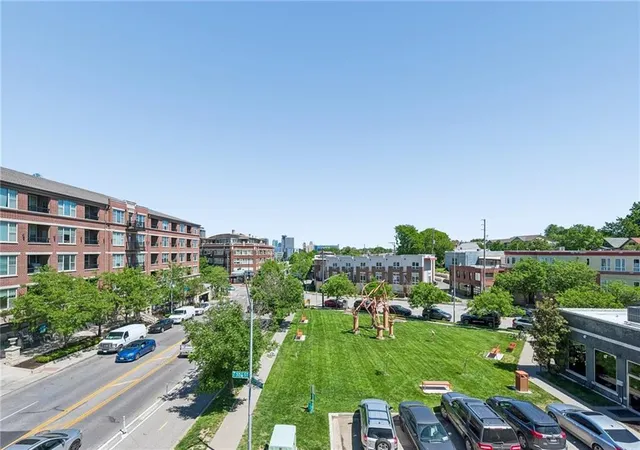 2nd image of 3001 Gillham Rd, Kansas City, MO 64108