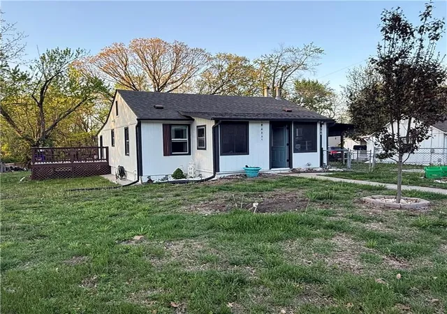 Photo 3 of Sale Pending at 704 E Hayward Ave, Independence, MO 64050 | MLS# 2615235 | Listing updated on 2026-09-20