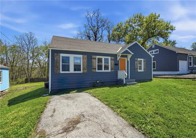 Photo 2 of Sale Pending at 5609 Oakland Ave, Kansas City, MO 64129 | MLS# 2615241 | Listing updated on 2026-08-27