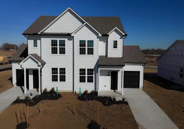 1st image of 12406 S Acacia Dr, Lee's Summit, MO 64086 | MLS# 2615315