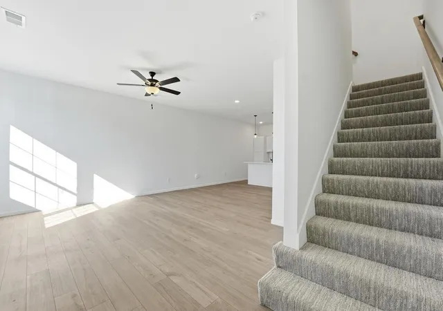 2nd image of 12406 S Acacia Dr, Lee's Summit, MO 64086 | MLS# 2615315