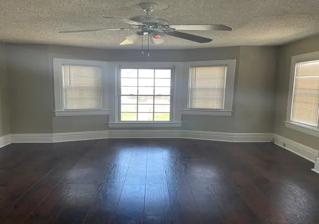 Listing Photo 2 - Condo for sale in building located at 3717 Baltimore Ave, Kansas City, MO 64111 - Unit #