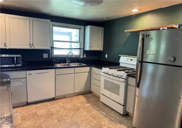 Homes for sale in Pittsburg, KS | 489 Fieldcrest Dr, Pittsburg, KS 66762 | MLS# 2615347