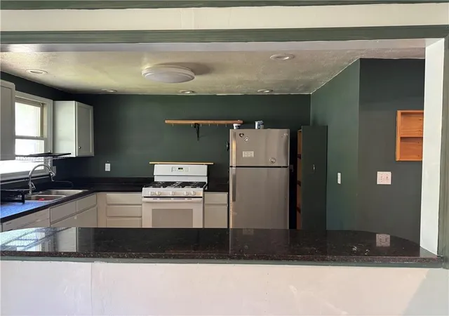 Homes for sale in Pittsburg, KS | 489 Fieldcrest Dr, Pittsburg, KS 66762 | MLS# 2615347