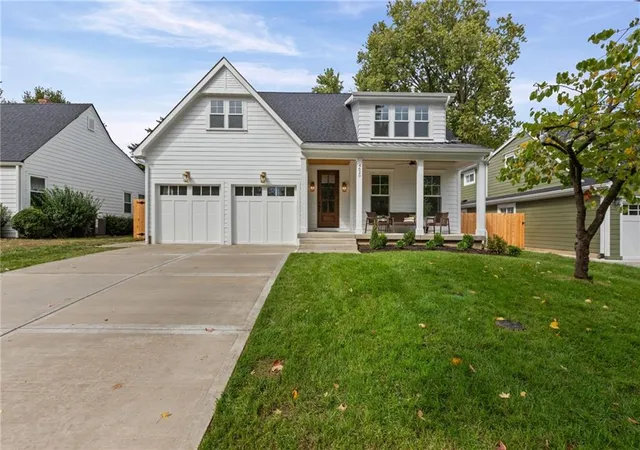 Single family home for sale at 4620 W 70th Terrace, Prairie Village, KS 66208 | MLS# 2615382