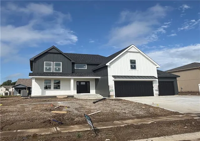 Homes for sale in Kearney, MO | 2344 Foxtail Dr, Kearney, MO 64060 | MLS# 2615384