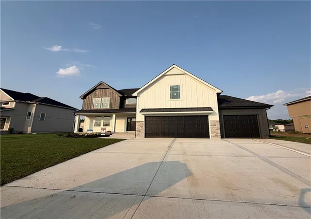 Photo 1 of Single family home for sale at 2340 Foxtail Dr, Kearney, MO 64060 | MLS# 2615384 | Listing updated on 2026-09-05