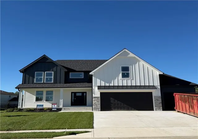 Photo 1 of Single family home for sale at 2340 Foxtail Dr, Kearney, MO 64060 | MLS# 2615384 | Listing updated on 2026-10-08