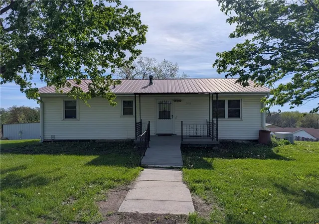 Photo 1 of Single family home for sale at 508 S Lyon St, Grant City, MO 64456 | MLS# 2615392 | Listing updated on 2026-05-08
