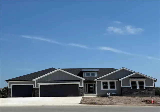 Photo 2 of Single family home for sale at 2351 Foxtail Dr, Kearney, MO 64060 | MLS# 2615395 | Listing updated on 2026-09-05