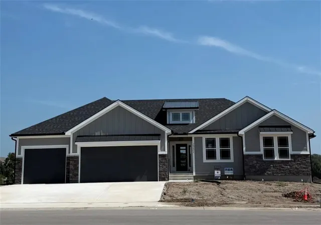 Photo 1 of Single family home for sale at 2351 Foxtail Dr, Kearney, MO 64060 | MLS# 2615395 | Listing updated on 2026-09-05
