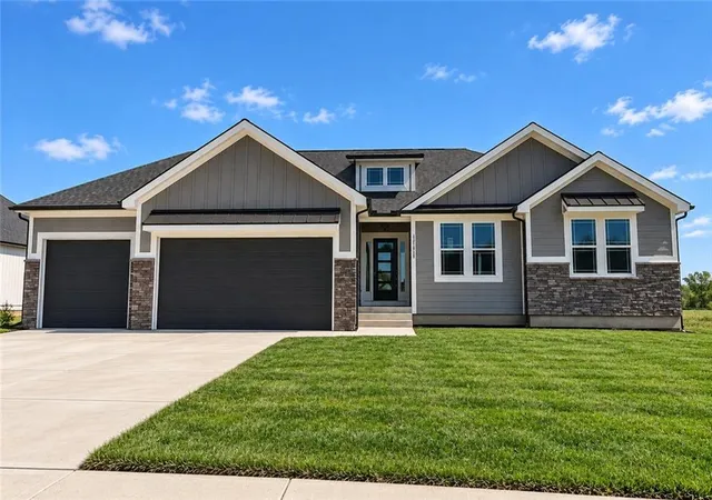 Photo 1 of Single family home for sale at 2351 Foxtail Dr, Kearney, MO 64060 | MLS# 2615395 | Listing updated on 2026-09-20