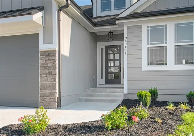 Photo 3 of Single family home for sale at 2351 Foxtail Dr, Kearney, MO 64060 | MLS# 2615395 | Listing updated on 2026-10-08