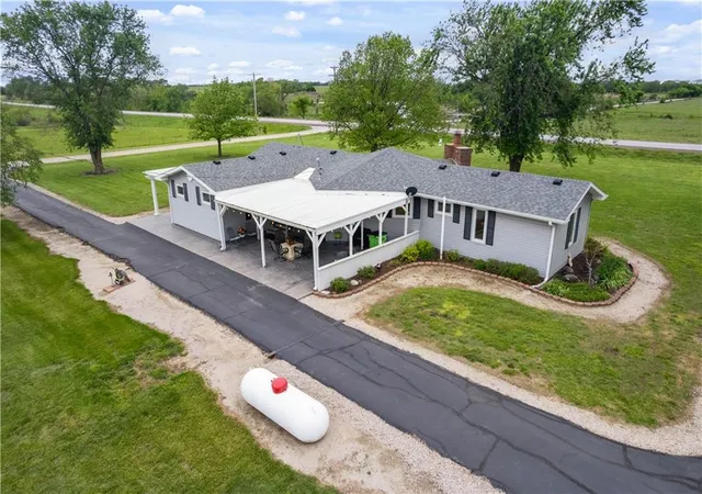 Homes for sale in Parsons, KS | 1504 17000 Rd, Parsons, KS 67357 | MLS# 2615400