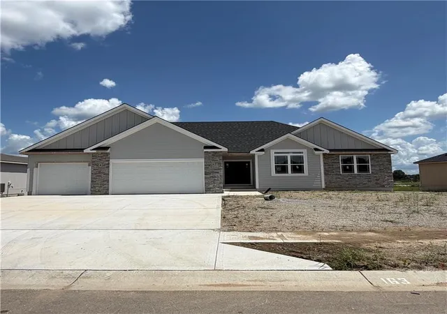 Photo 1 of Sale Pending at 2347 Foxtail Dr, Kearney, MO 64060 | MLS# 2615403 | Listing updated on 2026-09-05